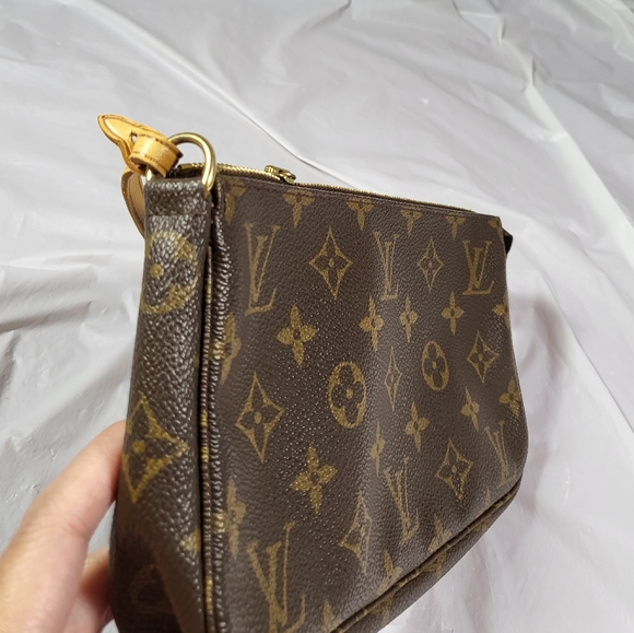 Authentic Louis Vuitton Pochette Accessories bag - Picture 10 of 16